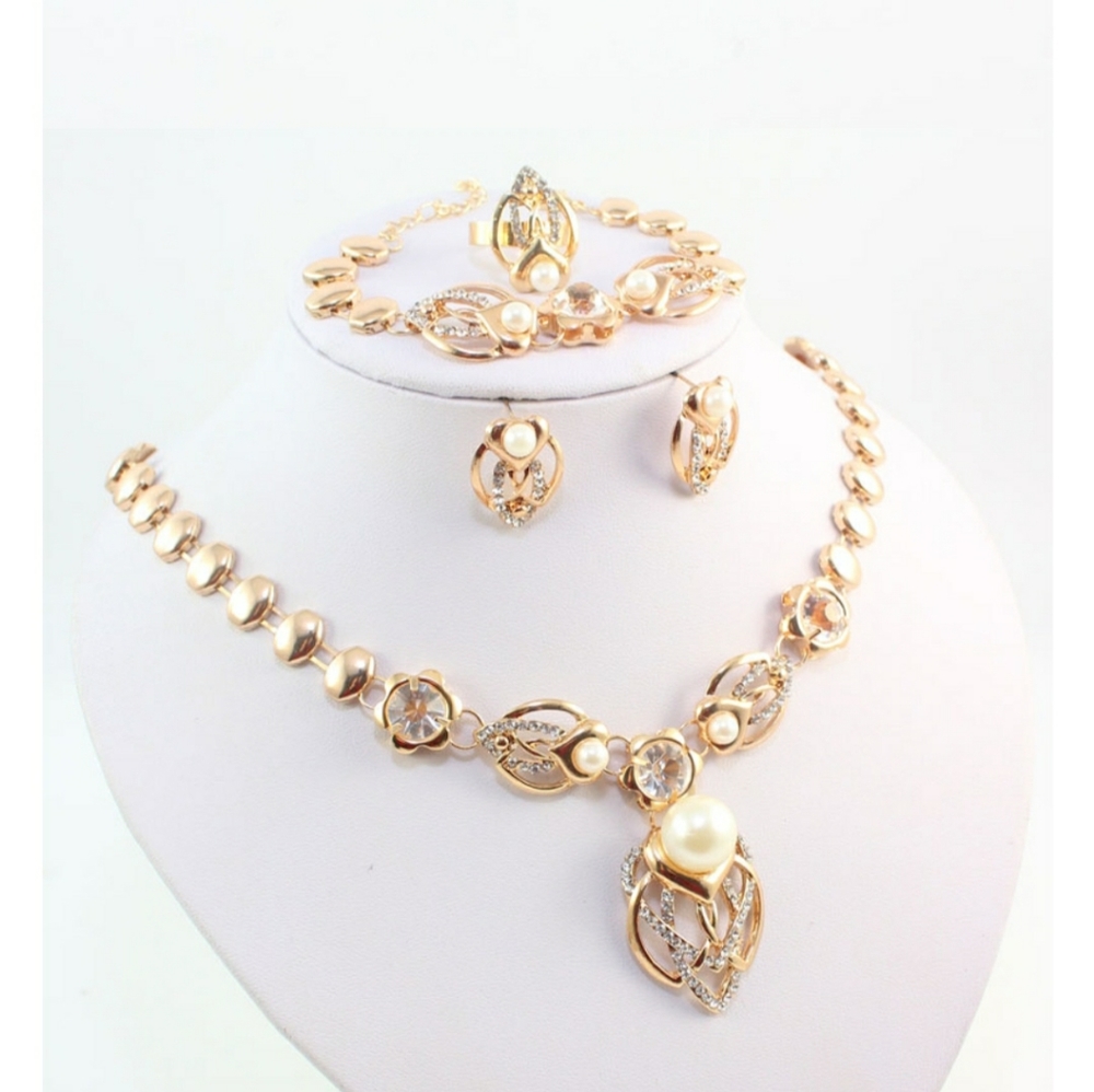 Luxury!!!! 5 Piece Necklace Set
